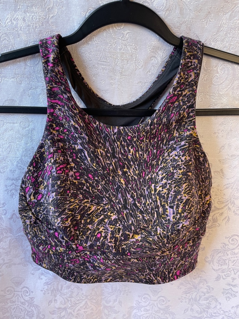 NWOT LuLuLemon Wunder train longline bra in multi-color pattern. Size 6.